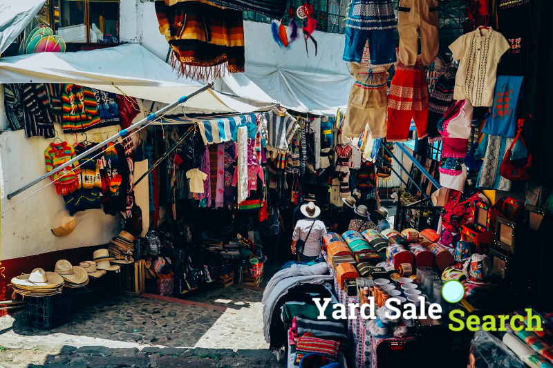 garage sales, yard sales, flea market, difference between flea market and garage sale, flea market vs garage sale, flea market vs yard sale, what is the difference between a flea market and a garage sale